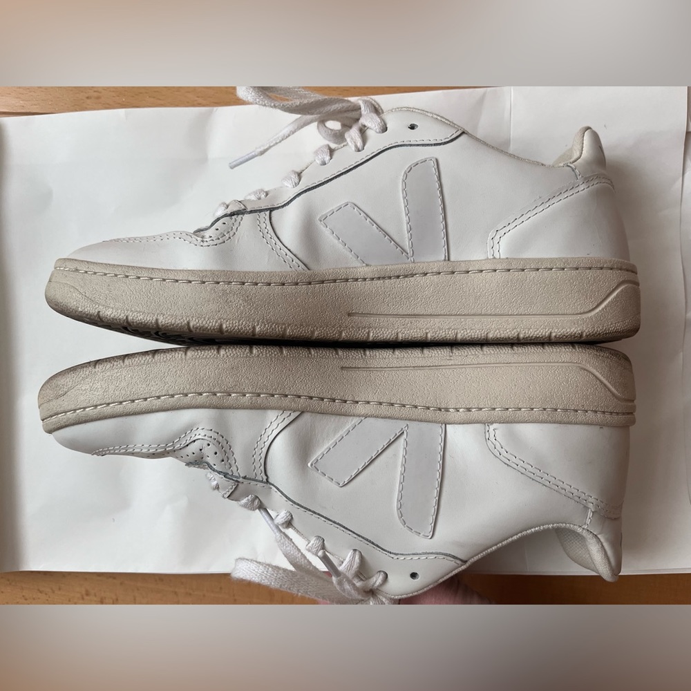 veja white sneaker v10 CWL